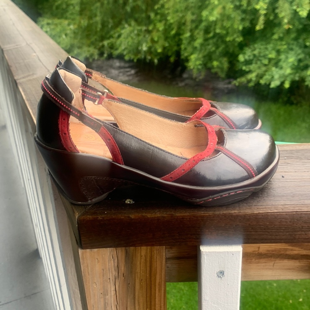 J-41 Adventure On shoes